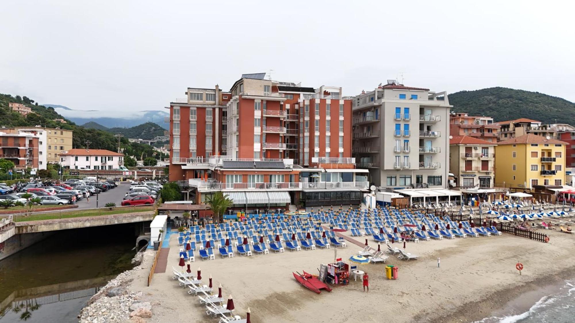 Hotel & Residence Stella Maris Pietra Ligure Exterior photo